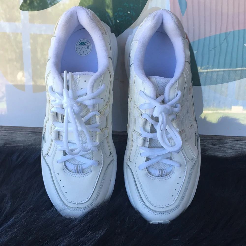 Women’s ASICS - Picture 2 of 12